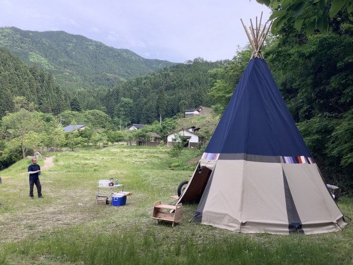 国産ティピーが山間に登場